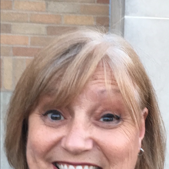 Profile Picture of Karen Harstad (@karenharstad) on Poshmark