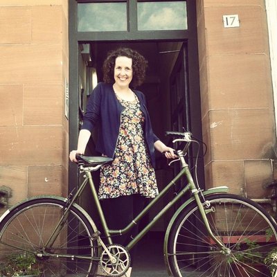 Profile Picture of Julie-Anne Barnes (@irishinglasgow) on Twitter