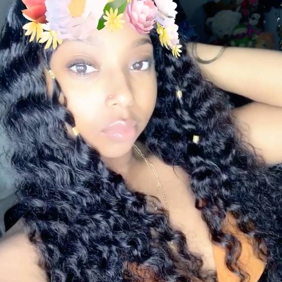 Profile Picture of Eriana Santrice (@erianasantrice) on Poshmark