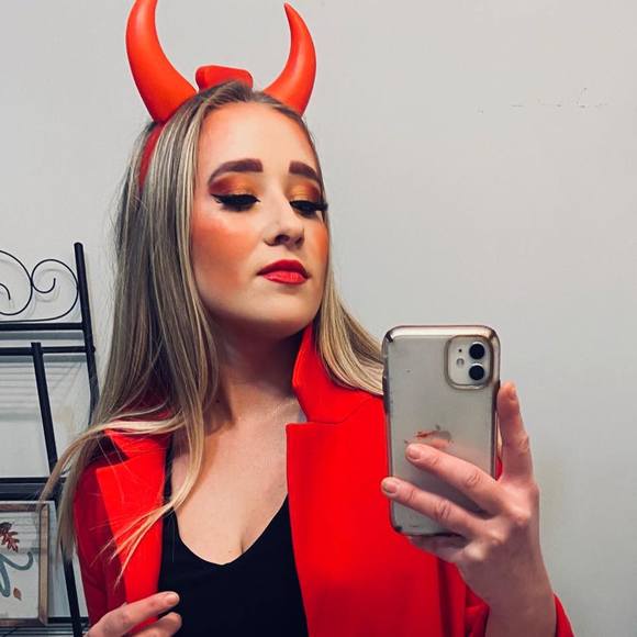 Profile Picture of Veronica Debone (@missv_66) on Poshmark
