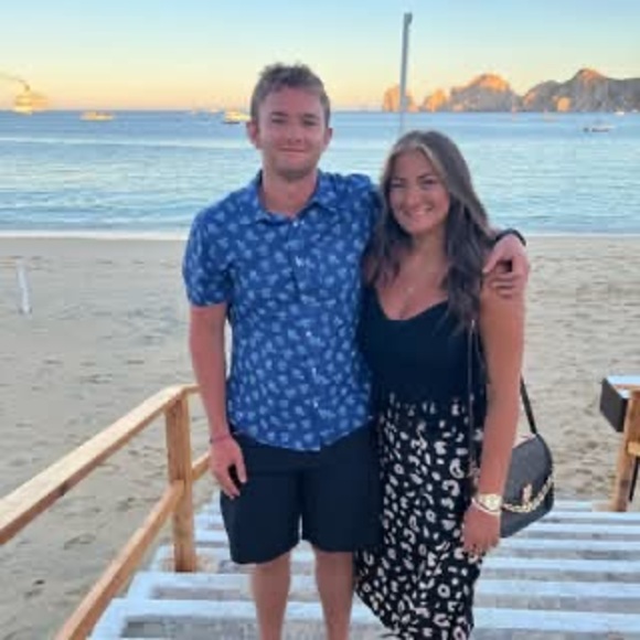 Olivia Denovellis - Poshmark Profile Picture of Olivia Denovellis (@odenovellis) on Poshmark