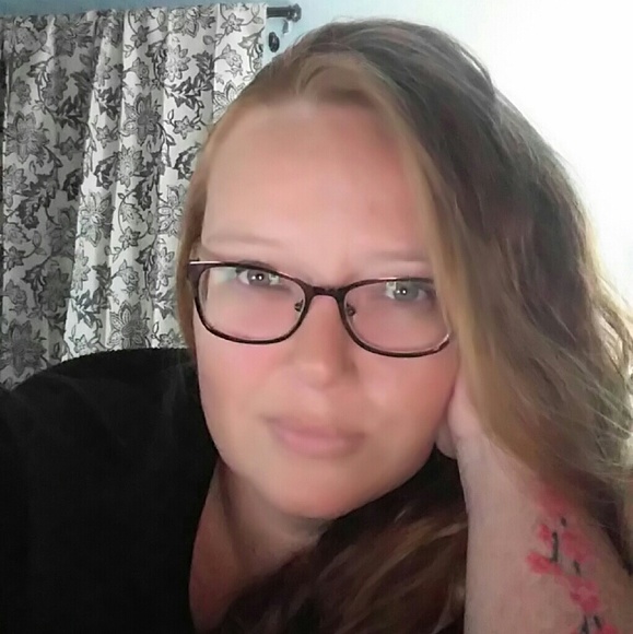 Profile Picture of Sarah Mierau (@smierau) on Poshmark