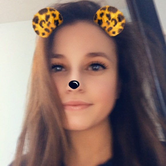 Profile Picture of Almina Sabic (@alminaaa) on Poshmark