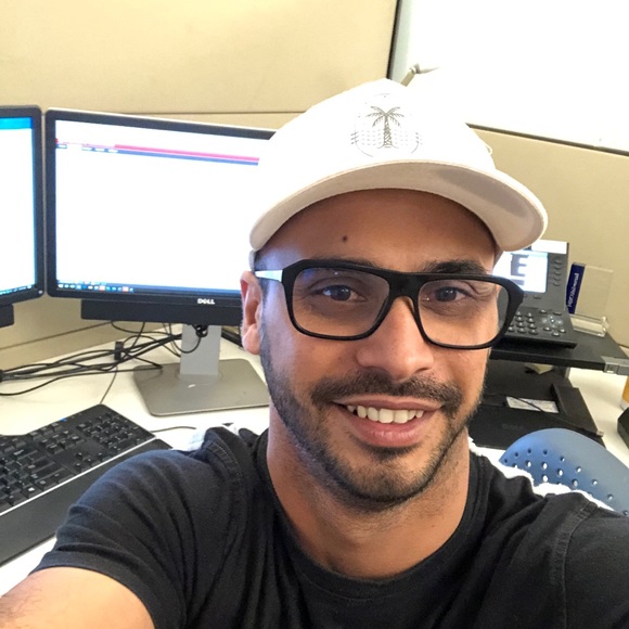Profile Picture of Omer Mohammed (@omi1525) on Poshmark