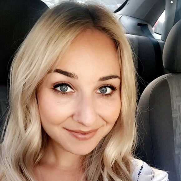 Profile Picture of Alex Krall (@alexkrall) on Poshmark