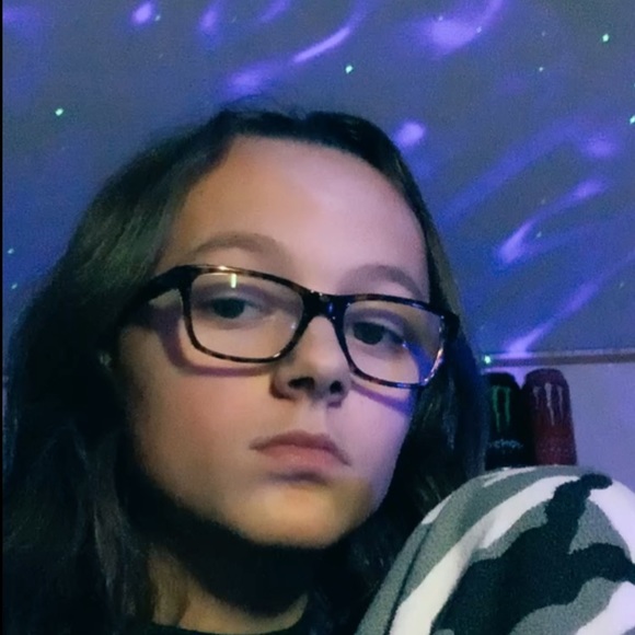 Profile Picture of Tamzyn Aikens (@tamzyn_a) on Poshmark