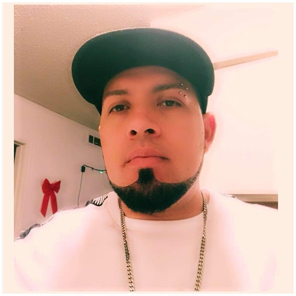 Profile Picture of Karlos Kastellanos (@koritwa) on Poshmark