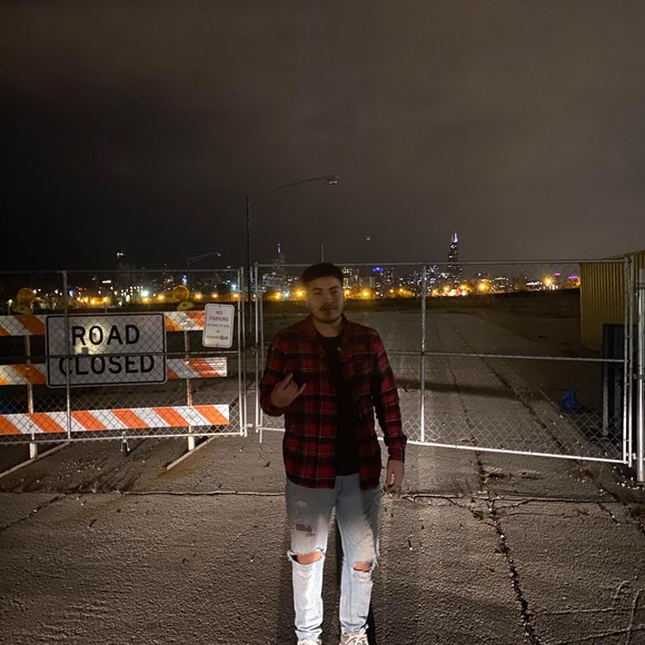 Profile Picture of Luis Luvianos (@luvianos) on Poshmark