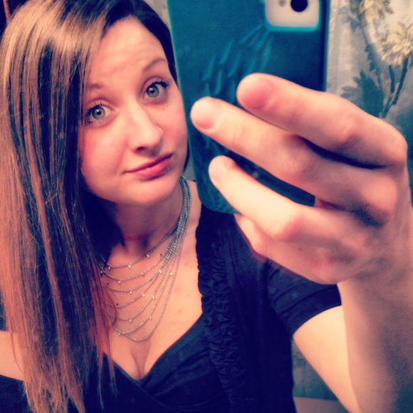 Profile Picture of Teha Neidl (@tehaleigh) on Poshmark