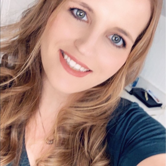 Amanda Bogusch - Poshmark Profile Picture of Amanda Bogusch (@cntrygal0509) on Poshmark