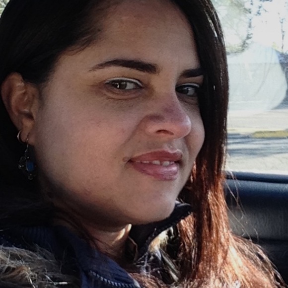 Profile Picture of Vidalisa Garcia (@vidalisagarcia) on Poshmark