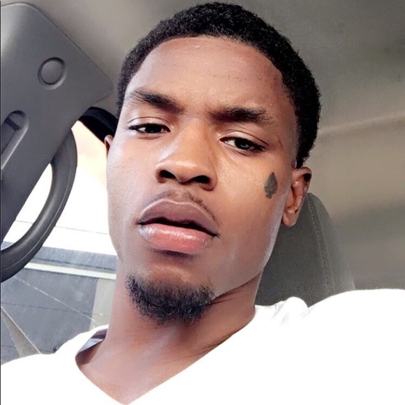 Profile Picture of Buckss Moschino (@buckschino) on Poshmark