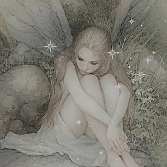 Profile Picture of Ava Dopson (@avalynn12309) on Poshmark