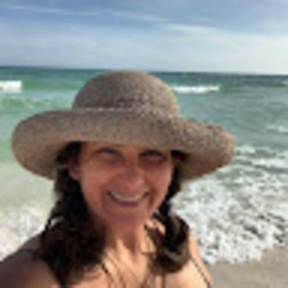 Profile Picture of Cristina m Cryan (@cmsegaguirre) on Poshmark