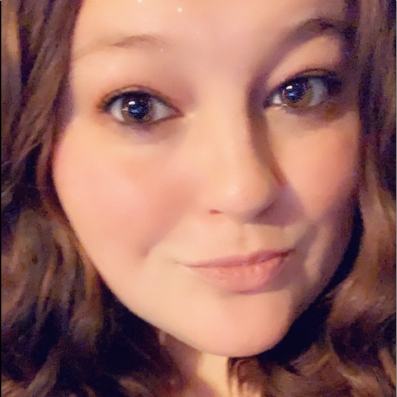 Profile Picture of Jade Adams (@jadeadams148) on Poshmark