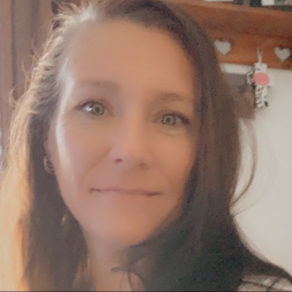 Profile Picture of Tina Welborn (@tinawelborn) on Poshmark