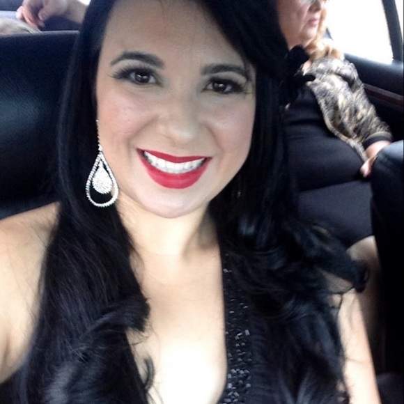 Profile Picture of Marcelle Martins (@marcellemart347) on Poshmark