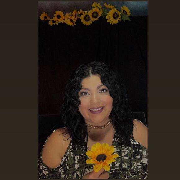 Profile Picture of Lucy Rivera (@lucym1313) on Poshmark