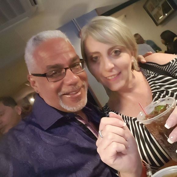 Profile Picture of Rob Senior (@robmartoral) on Poshmark