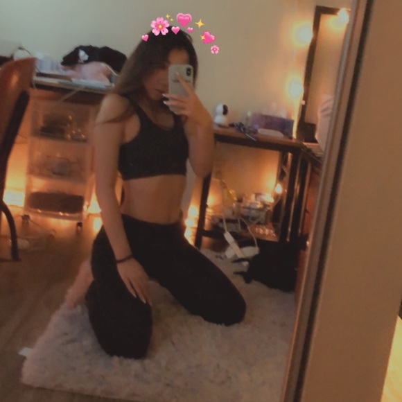 Profile Picture of Bella Caity (@rachelliu254) on Poshmark