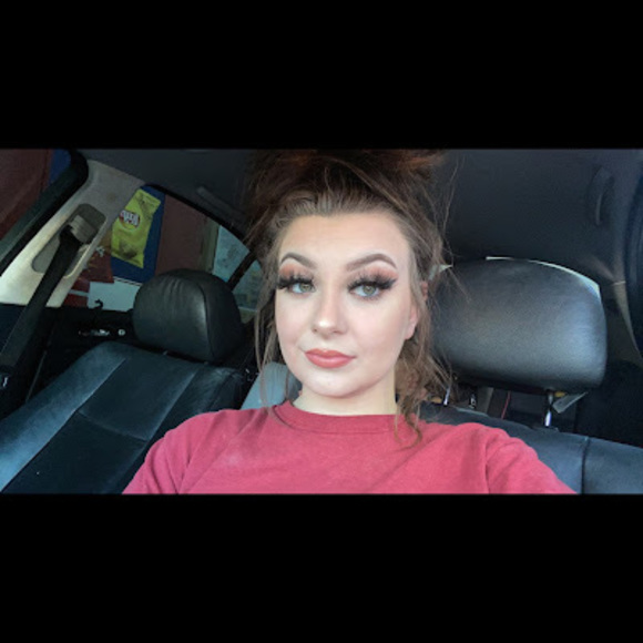 Profile Picture of Haley Pace (@haleypace695) on Poshmark