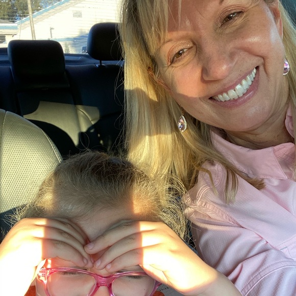 Profile Picture of Valeria Thomas (@valeria_thomas) on Poshmark