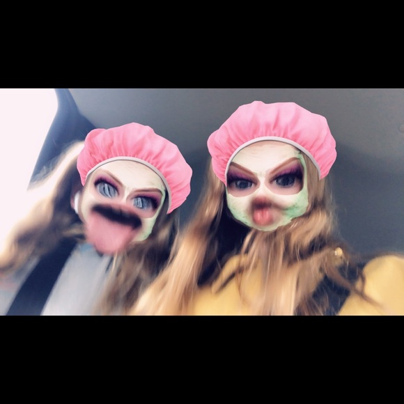 Profile Picture of Sienna Hyland (@siennahyland) on Poshmark
