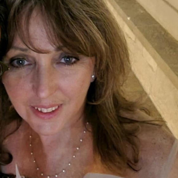 Profile Picture of Lisa Cabildo (@livnlov) on Poshmark