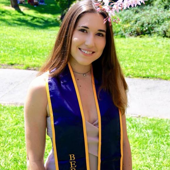 Profile Picture of Andrea Padron (@andrea_padron) on Poshmark