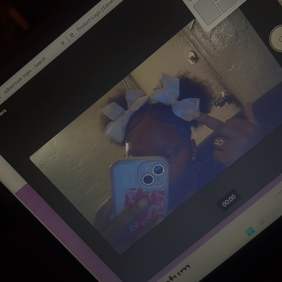 Profile Picture of Joell Davis (@itzjoell) on Poshmark