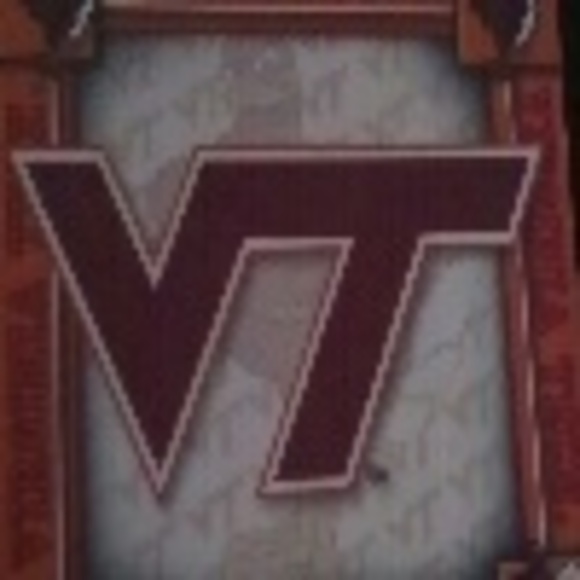 Profile Picture of Veronica Holt (@hackettv) on Poshmark