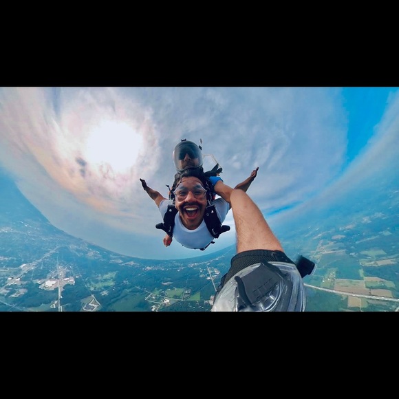 Profile Picture of Carlos Serafin martinez (@carlosserafin10) on Poshmark