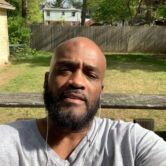Profile Picture of Lezaun Bell (@bleazun) on Poshmark