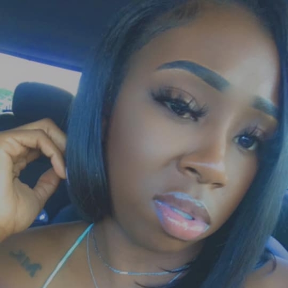 Profile Picture of Jamie Stoutermire (@beautiful2332) on Poshmark