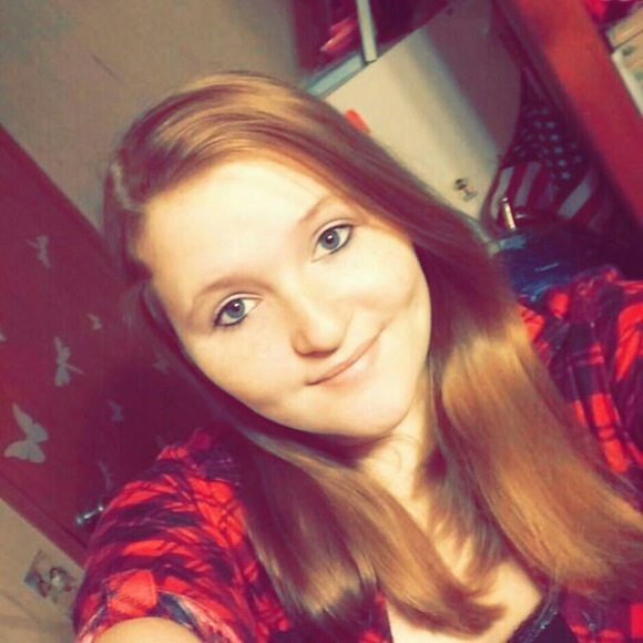 Profile Picture of Kayla Neidermyer (@kayla03marie01) on Poshmark