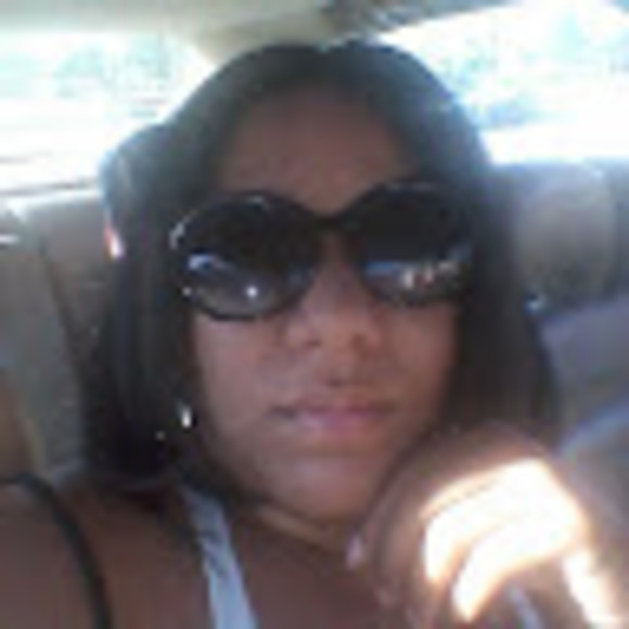 Profile Picture of Dayazmon aka dayday Catney (@dayazmonc) on Poshmark