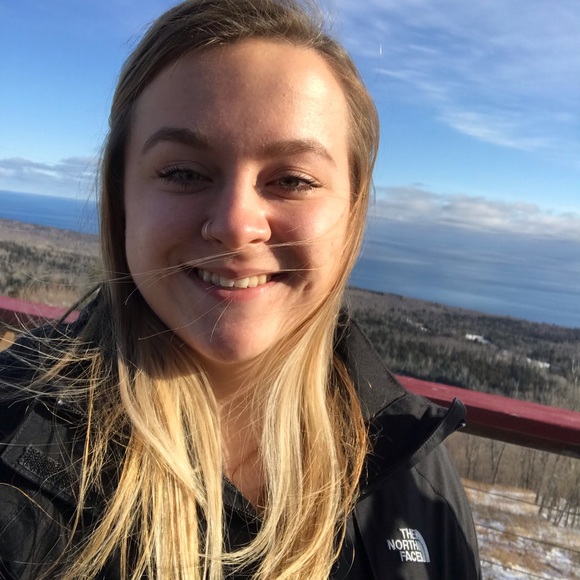 Profile Picture of Hannah Schneider (@schneihk830) on Poshmark