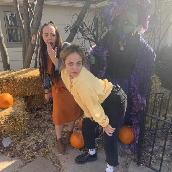 Profile Picture of Celeste Aroca (@celesteva01) on Poshmark