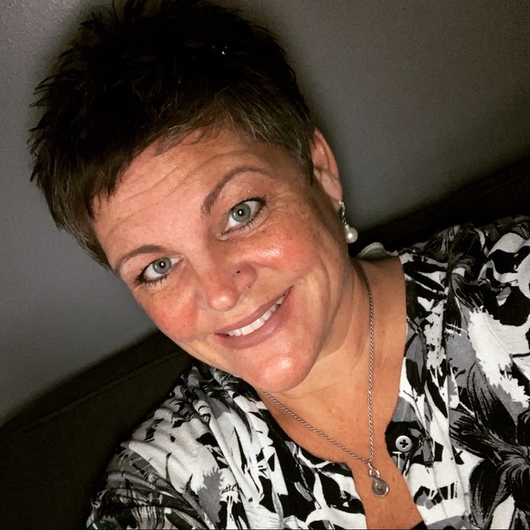 Profile Picture of Tammy Whiteman (@tkwhitemanrn) on Poshmark