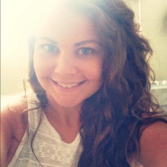 Profile Picture of Alexa Barry (@lexmbarr) on Poshmark