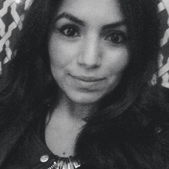 Profile Picture of Yvonne Gonzalez (@yvonne760) on Poshmark