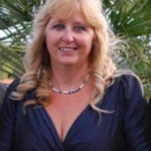 Profile Picture of Jane Arcomone (@jarcomone) on Poshmark