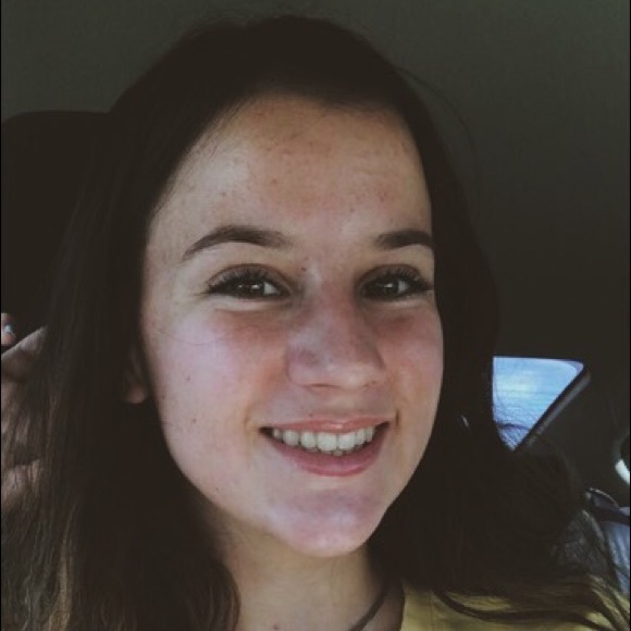 Profile Picture of Ava Rosselle (@avarosselle) on Poshmark