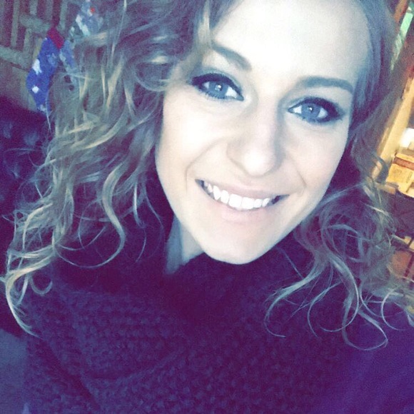 Profile Picture of Stephanie Major (@sunshine0615) on Poshmark