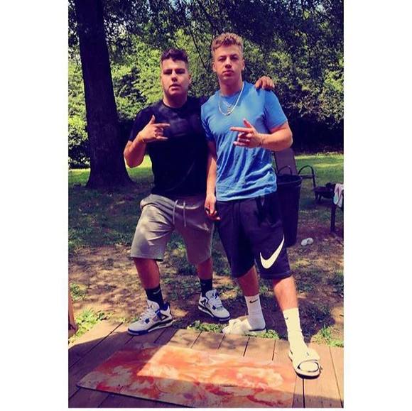 Profile Picture of James Rumney (@jrscootz) on Poshmark