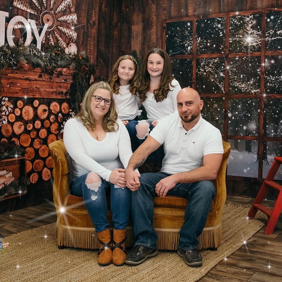 Profile Picture of Sarah Storms (@sarahlynn414) on Poshmark