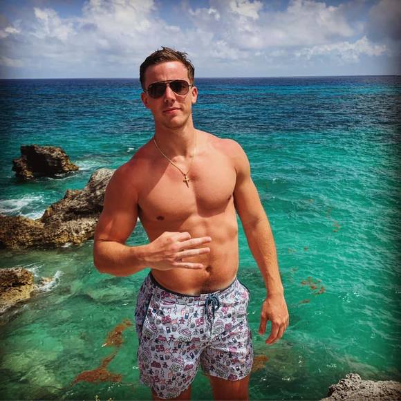 Profile Picture of Matt Horn (@mattjahorn) on Poshmark