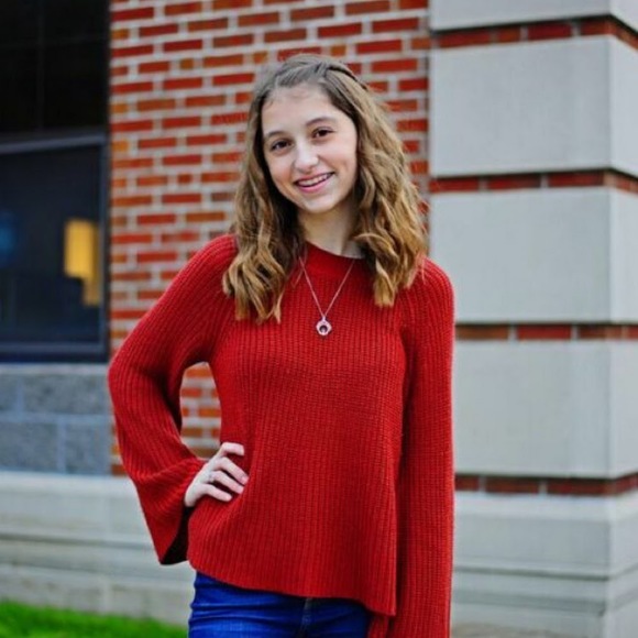 Profile Picture of Elizabeth Diego (@luckydaisygirl7) on Poshmark