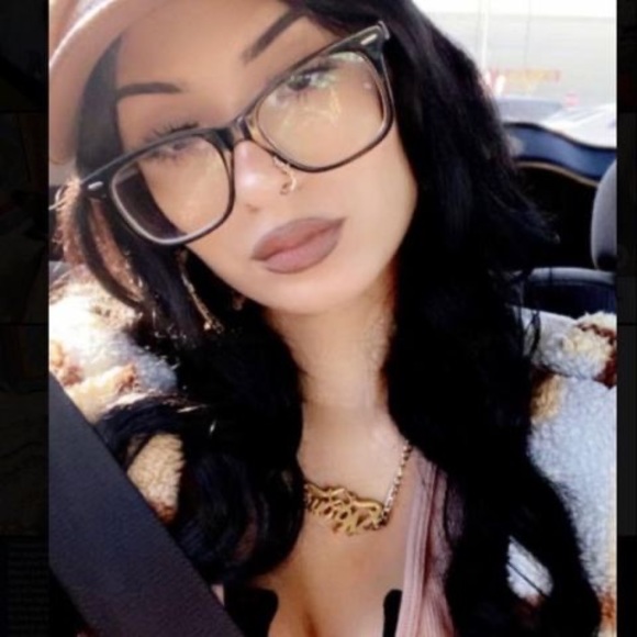 Profile Picture of Naomi Mendez (@nmendez2003) on Poshmark