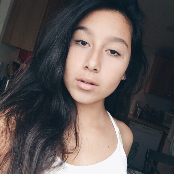 Profile Picture of Kelly Castro (@kellycastro1) on Poshmark